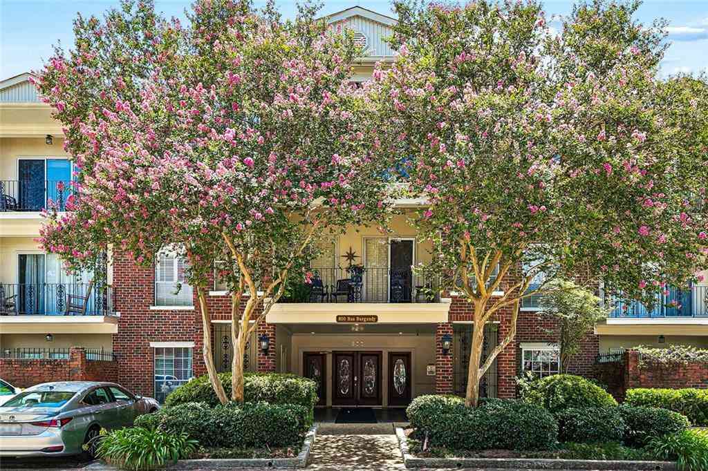 Condo For Sale - 800 Rue Burgundy Street #123<br/> Metairie, LA 70005