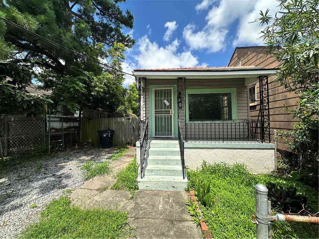Homes For Sale - 1936 Painters Street<br/> New Orleans, LA 70117
