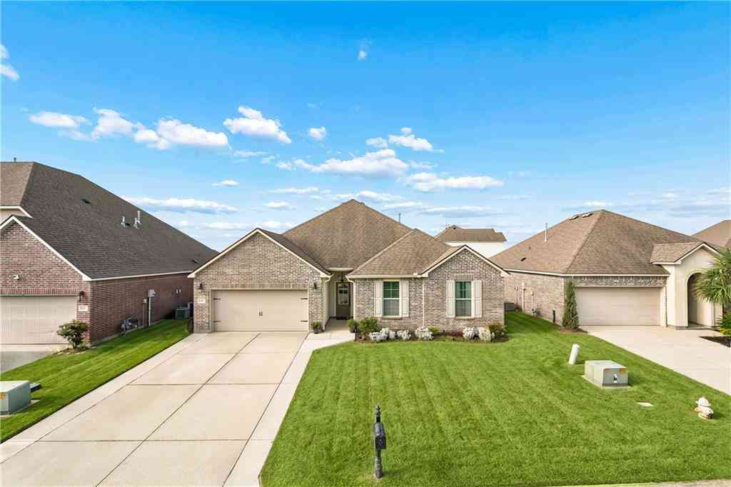 Homes For Sale - 664 Lakeshore Village Drive<br/> Saint Tammany County, Slidell, LA 70461