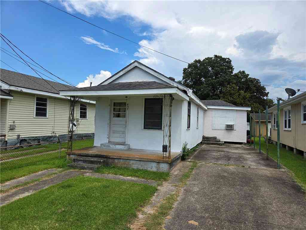 Homes For Sale - 637 Avenue C<br/> Westwego, LA 70094