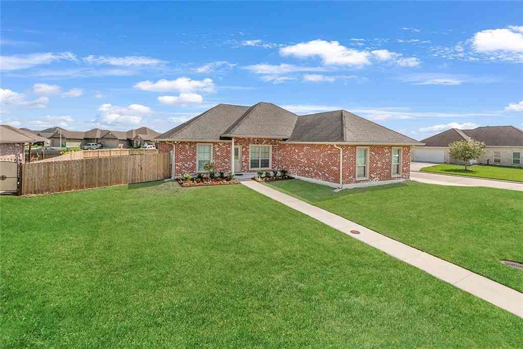 Homes For Sale - 2449 Ave Mont Martre Avenue<br/> Gretna, LA 70056