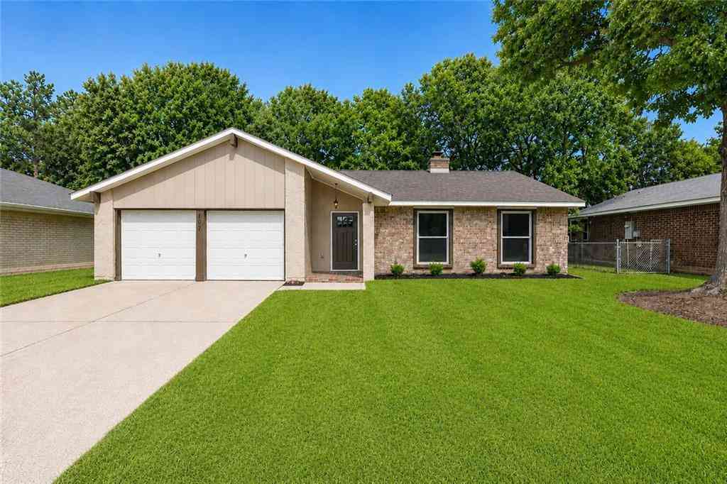 Homes For Sale - 107 W Queens Drive<br/> Saint Tammany County, Slidell, LA 70458