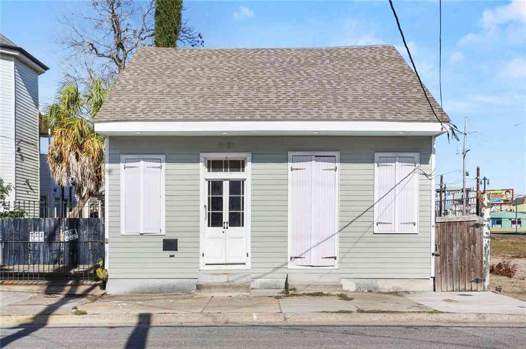 Homes For Sale - 1121 Kerlerec Street<br/> New Orleans, LA 70116