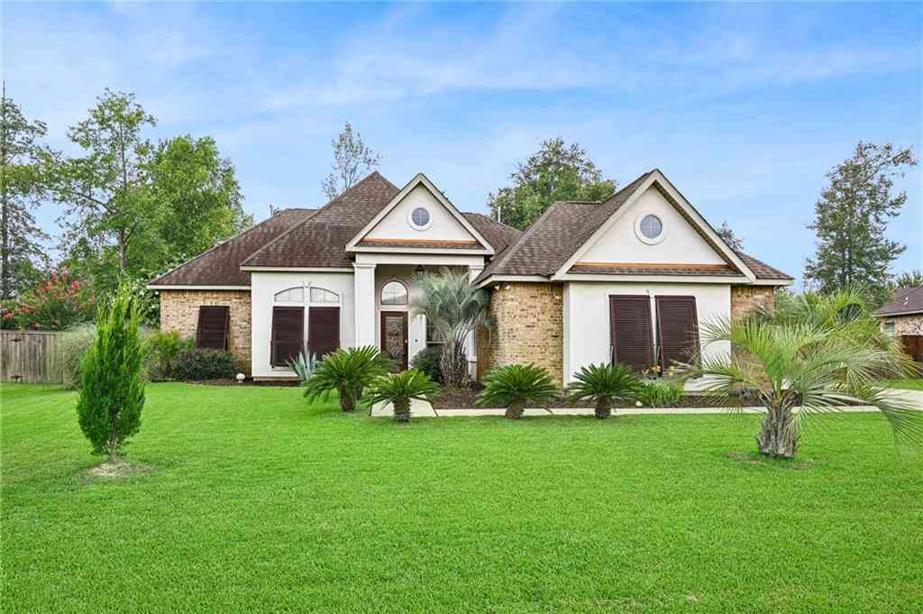 Homes For Sale - 529 Place Saint Laurent<br/> Covington, LA 70433