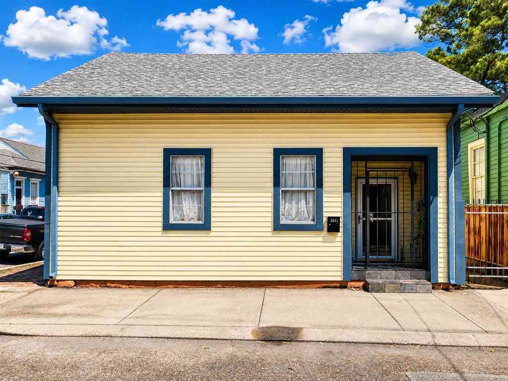 Homes For Sale - 3031 Annunciation Street<br/> New Orleans, LA 70115
