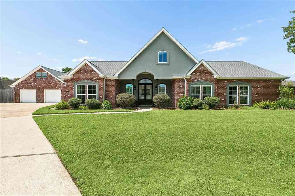 Homes For Sale - 141 Magnolia Court<br/> Luling, LA 70070