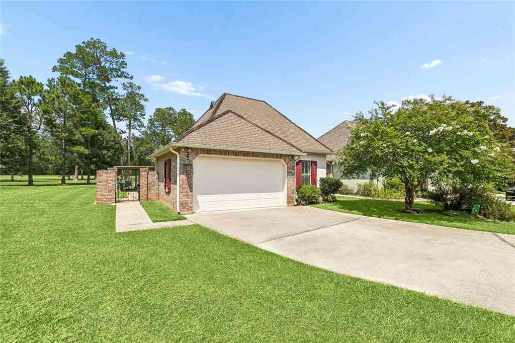Homes For Sale - 107 Mount Carmel Court<br/> Covington, LA 70435