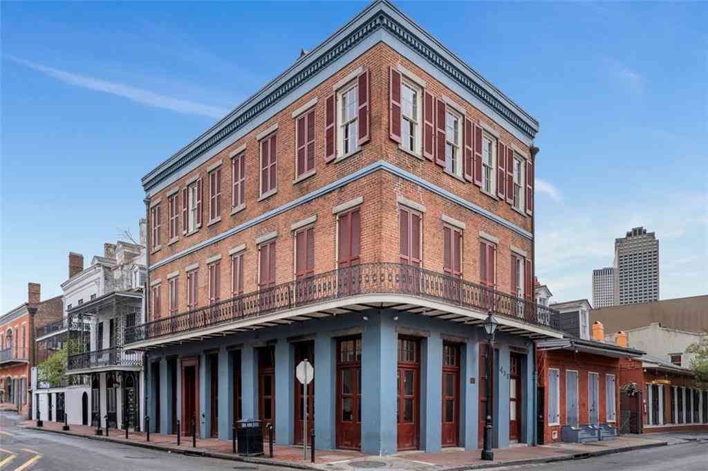 Townhouse For Rent - 438 Dauphine Street #1A<br/> New Orleans, LA 70112