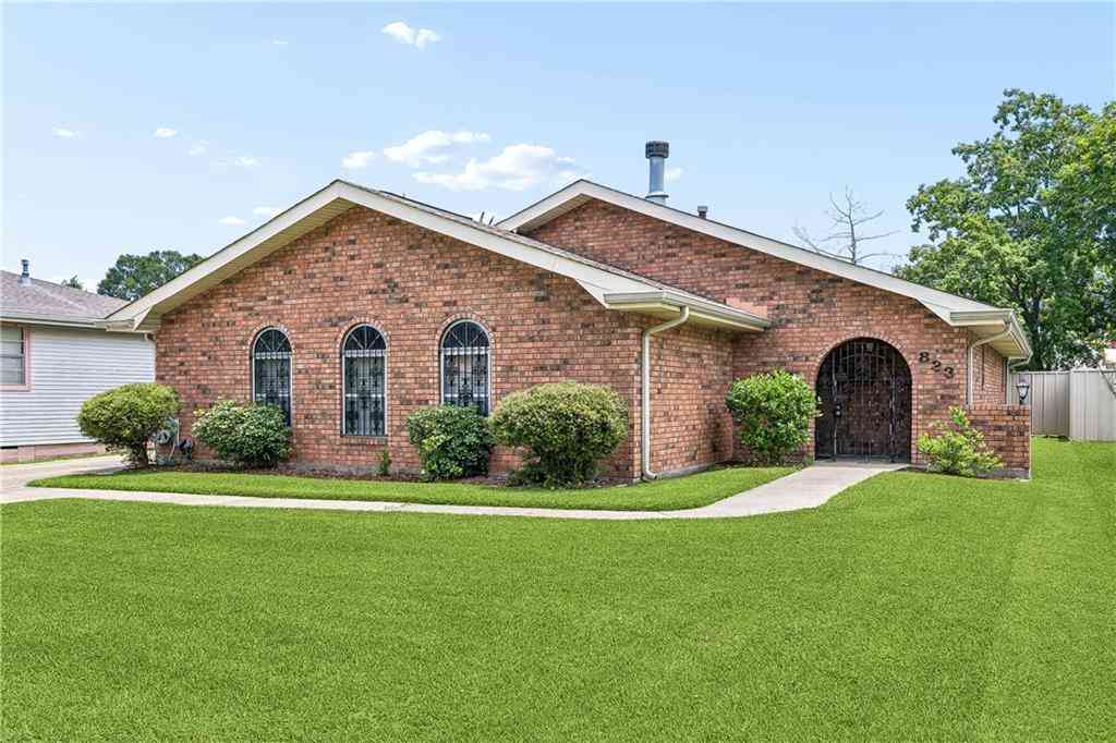 Homes For Sale - 823 2nd Avenue<br/> Jefferson County, Harvey, LA 70058