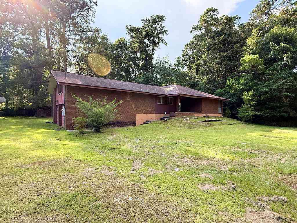 Homes For Sale - 203 Camellia Road<br/> Bogalusa, LA 70427