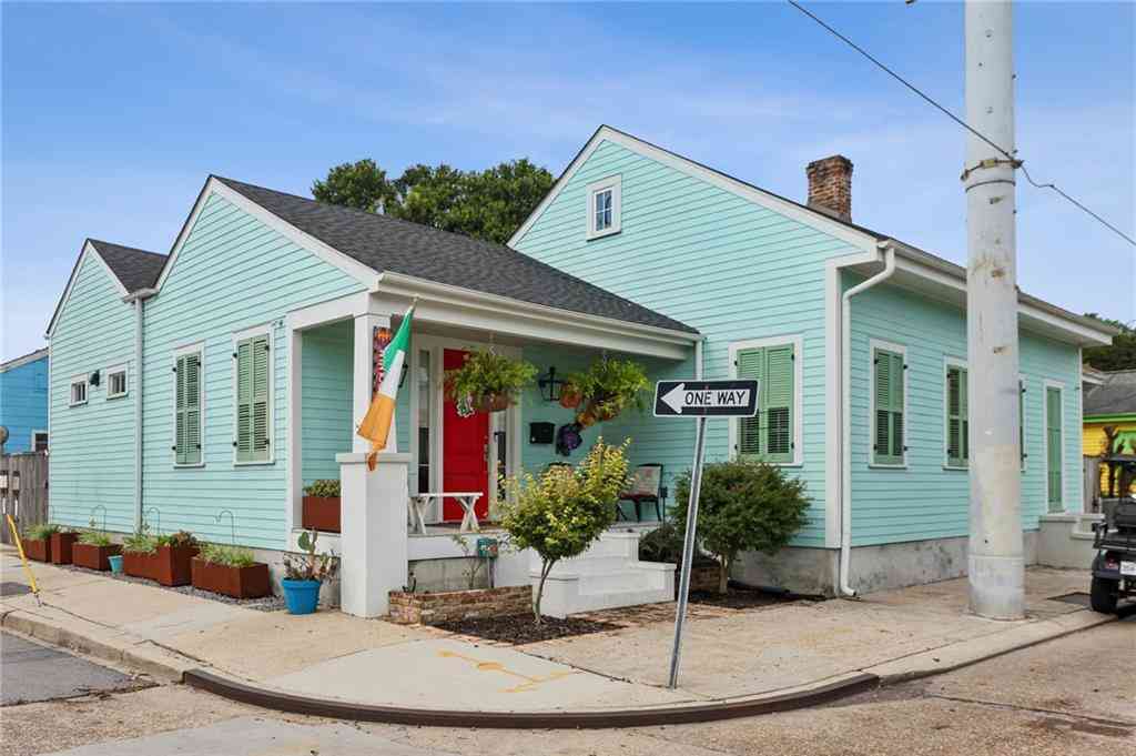 Homes For Sale - 3300 Annunciation Street<br/> Orleans County, New Orleans, LA 70115