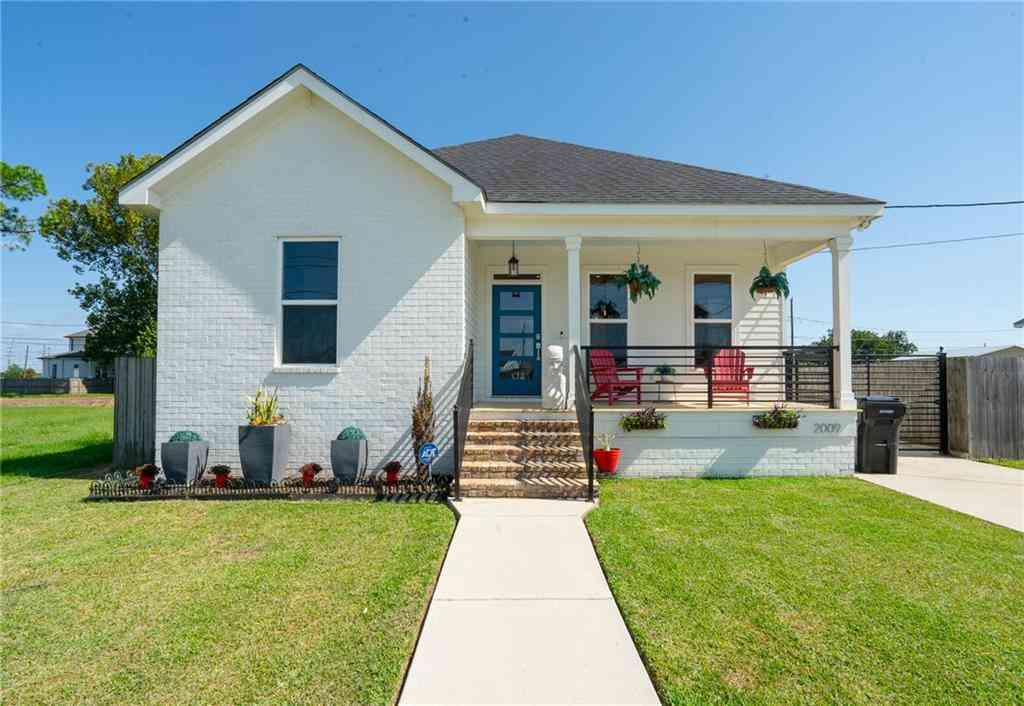 Homes For Sale - 2009 Center Street<br/> Saint Bernard County, Arabi, LA 70032