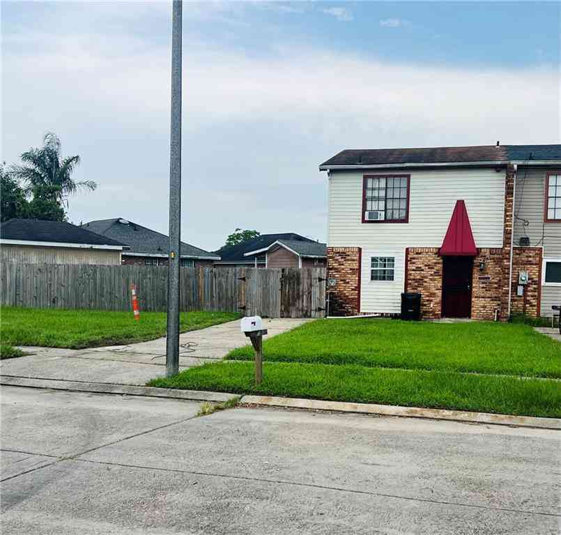 Homes For Sale - 5165 Bayouview Court<br/> New Orleans, LA 70126