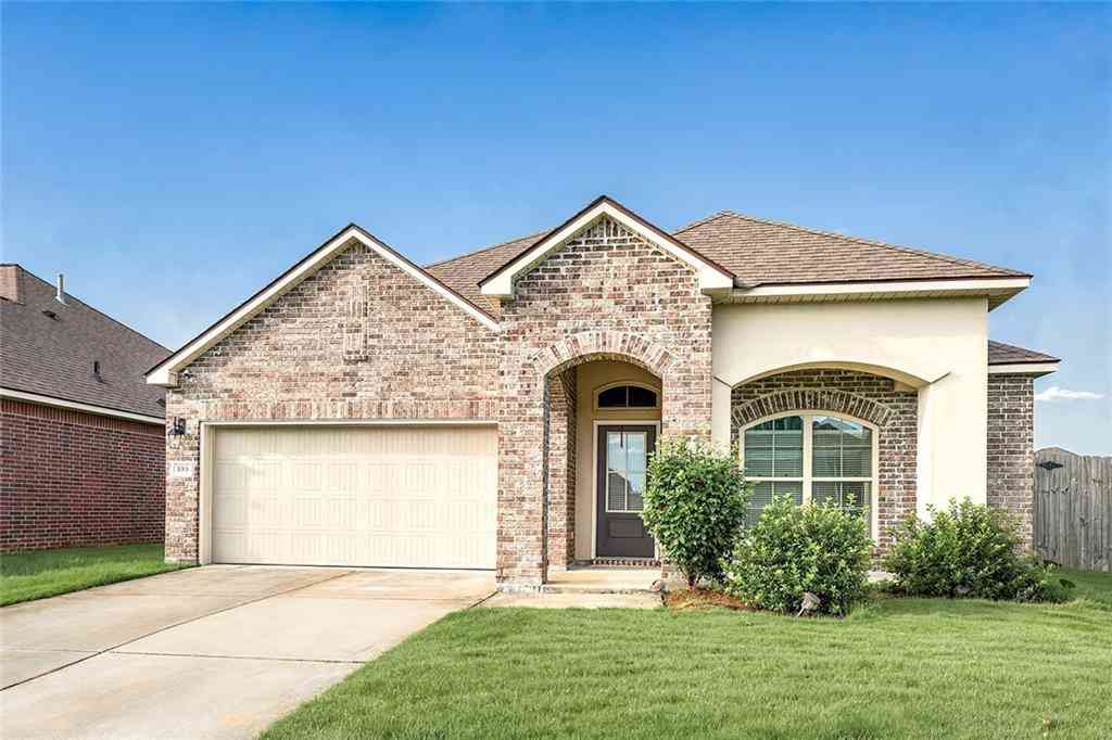 Homes For Rent - 100 E Lake Court<br/> Slidell, LA 70461