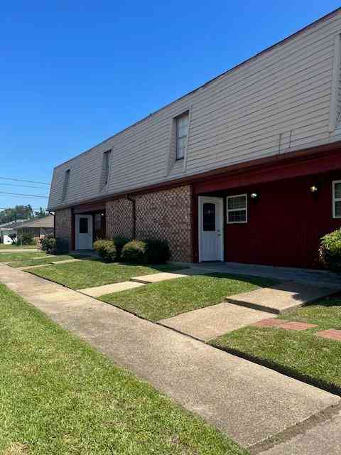 Townhouse For Rent - 1701 42nd Street<br/> Kenner, LA 70065