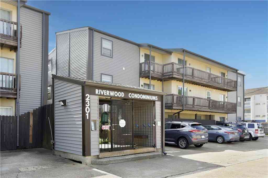 Condo For Sale - 2301 Edenborn Avenue #303<br/> Jefferson County, Metairie, LA 70001