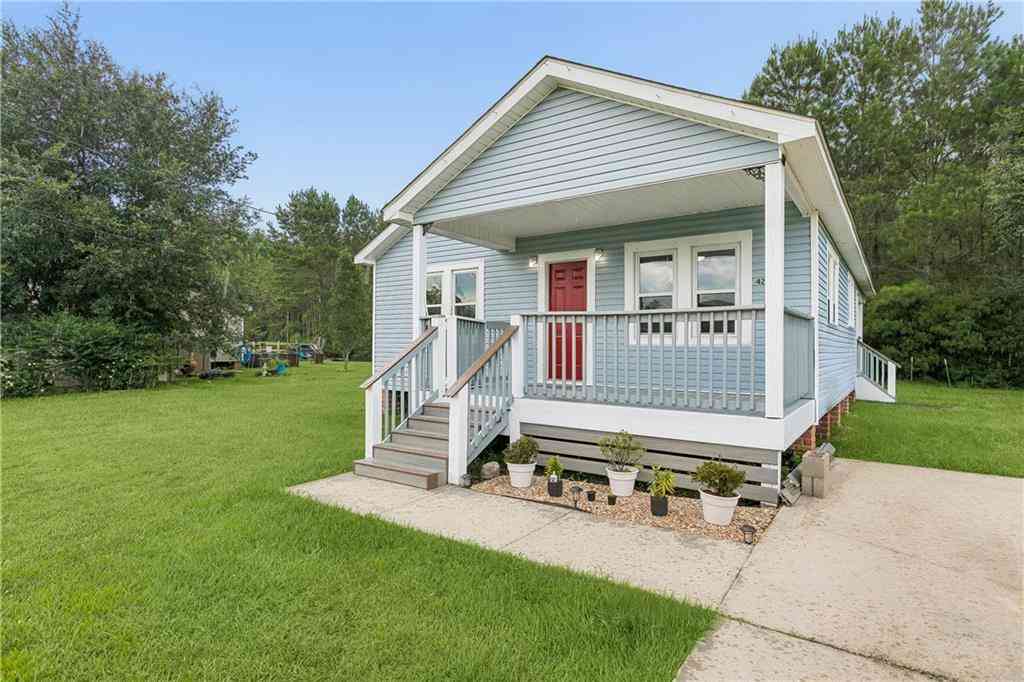 Homes For Sale - 42240 Southern Pines Boulevard<br/> Tangipahoa County, Ponchatoula, LA 70454