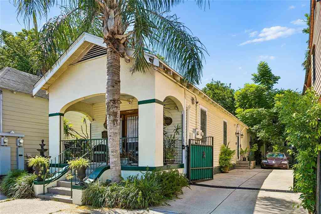 Homes For Sale - 1830 Burgundy Street<br/> Orleans County, New Orleans, LA 70116