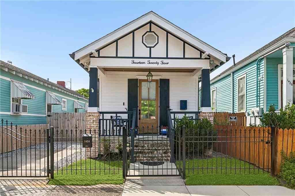 Homes For Sale - 1424 Monroe Street<br/> New Orleans, LA 70118