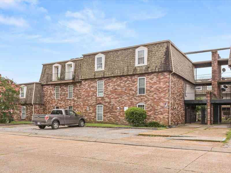 Condo For Sale - 6320 Riverside Drive #147<br/> Jefferson County, Metairie, LA 70003