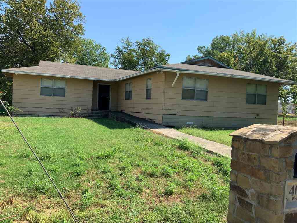 Homes For Sale - 400 N Weaver Street<br/> Gainesville, TX 76240