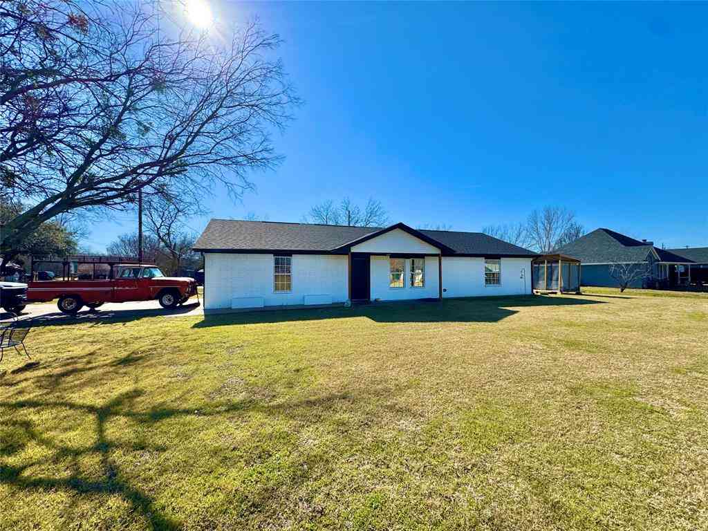 Homes For Sale - 704 Shady Grove Court<br/> Granbury, TX 76049