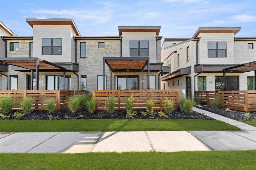 Townhouse For Sale - 2013 Aldrich Mews<br/> Collin County, Celina, TX 75009