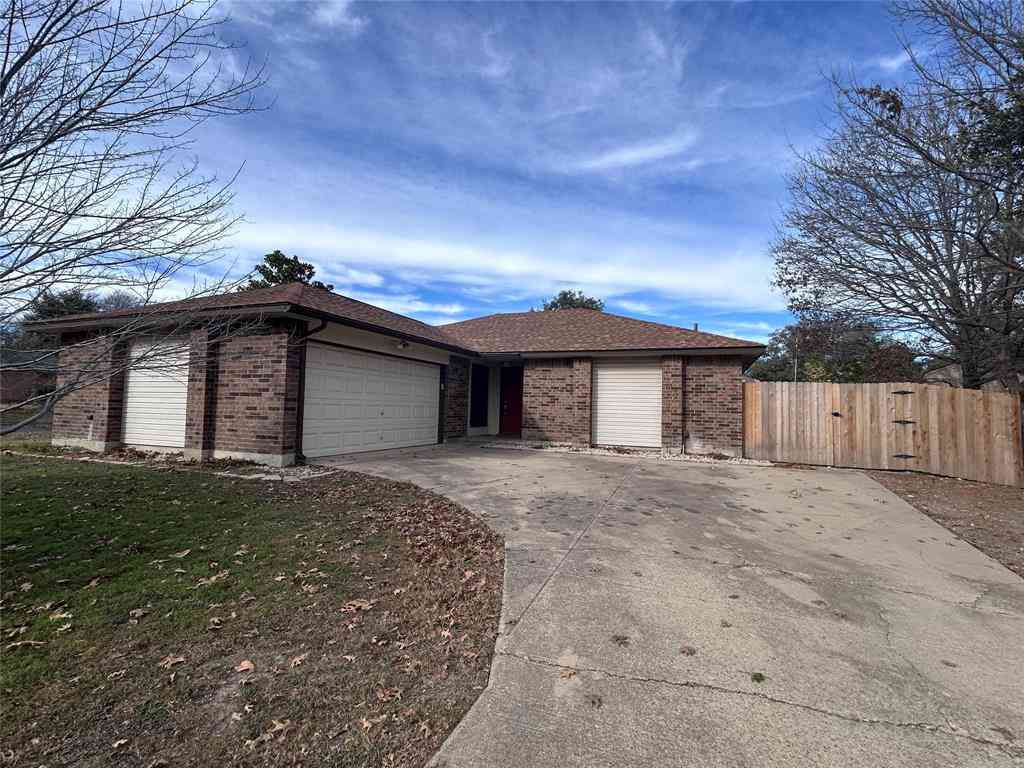 Homes For Sale - 10058 Marblehead Court<br/> Tarrant County, Fort Worth, TX 76108