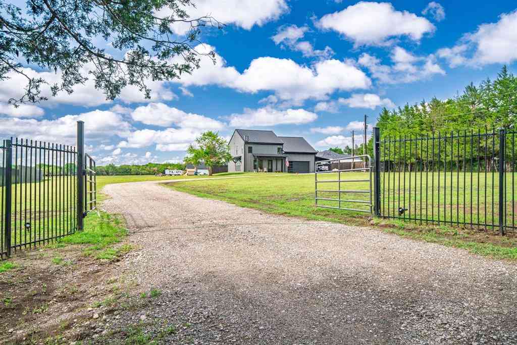 Homes For Sale - 4949 County Road 2208<br/> Hunt County, Greenville, TX 75402
