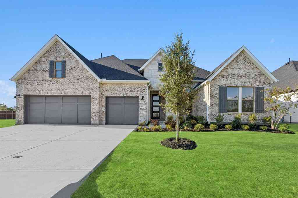 Homes For Sale - 2221 Village Trail<br/> Denton County, Lakewood Village, TX 75068