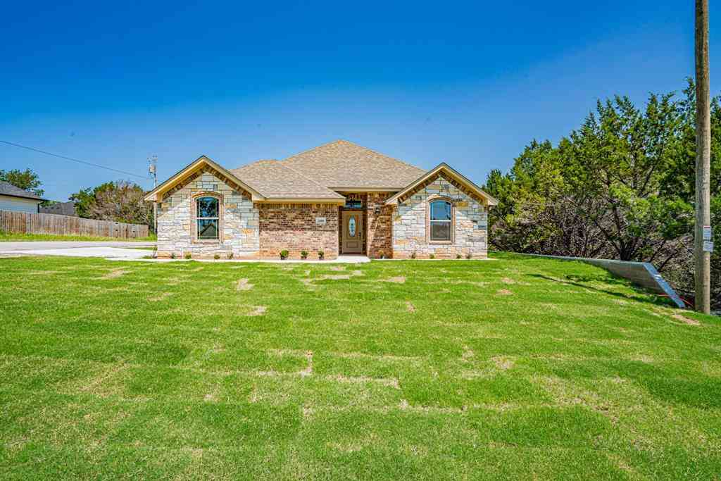 Homes For Sale - 2600 Creek Drive<br/> Granbury, TX 76048