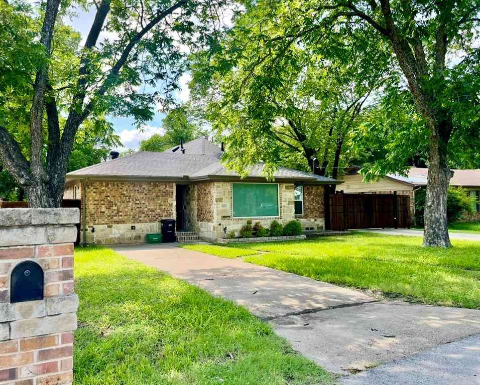 Homes For Sale - 1111 Ervin Lane<br/> Dallas County, Mesquite, TX 75149