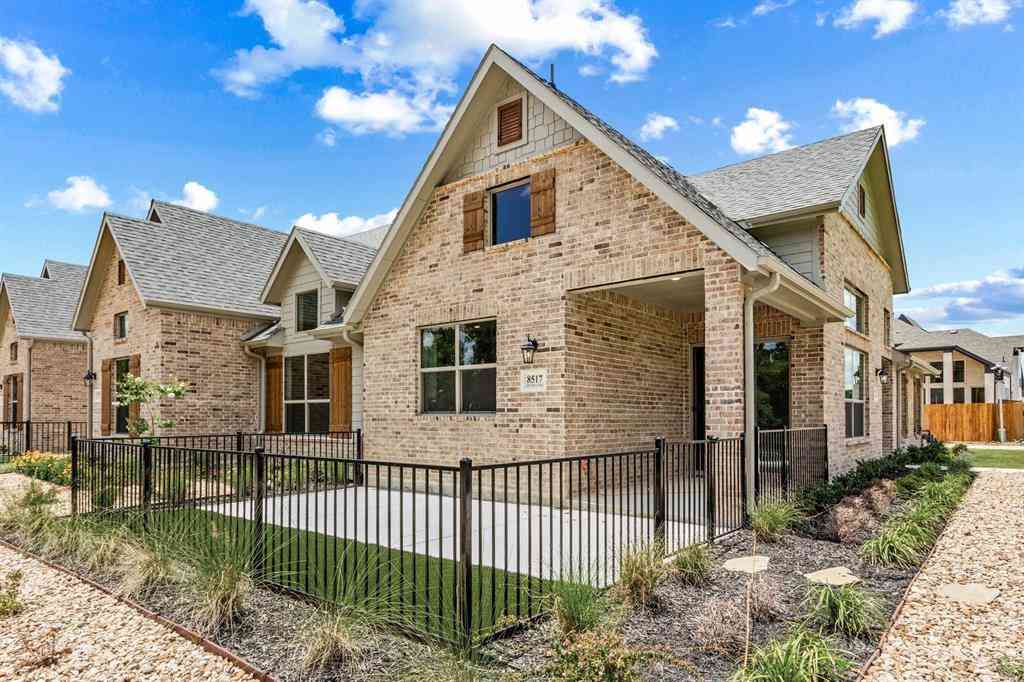 Townhouse For Sale - 8517 Del Rio Trail<br/> Rowlett, TX 75089