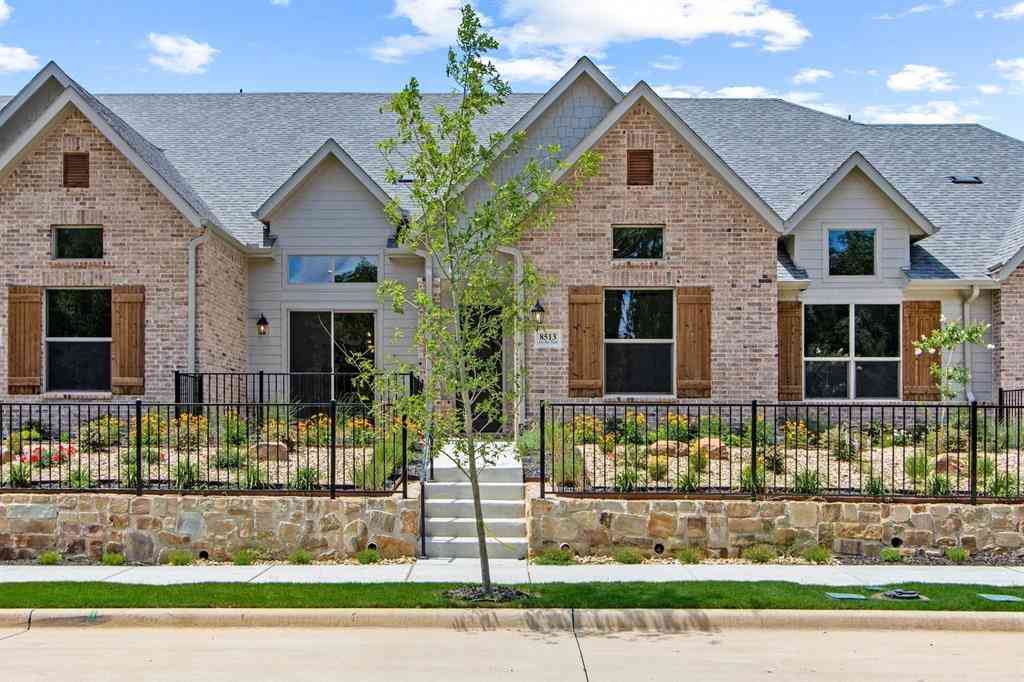 Townhouse For Sale - 8513 Del Rio Trail<br/> Rowlett, TX 75089