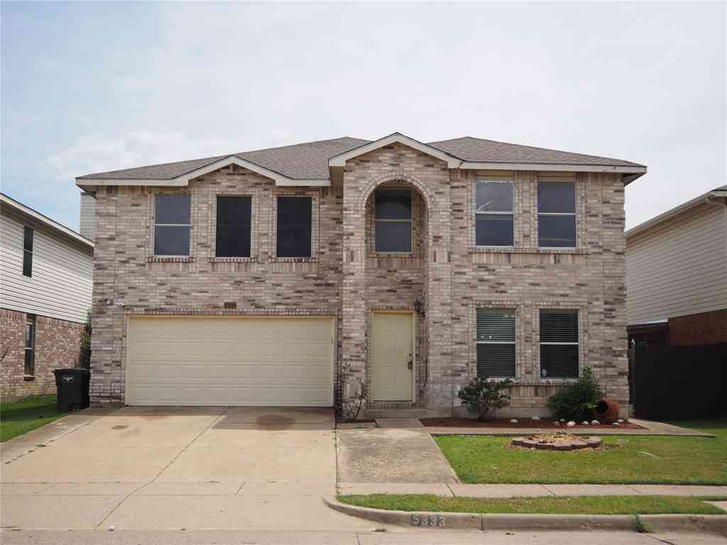 Homes For Sale - 5333 Emmeryville Lane<br/> Fort Worth, TX 76244