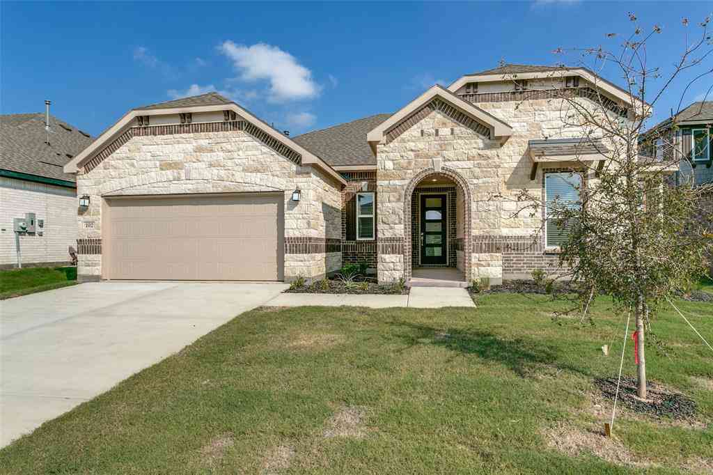 Homes For Sale - 102 Hudson Lane<br/> Denton County, Justin, TX 76247