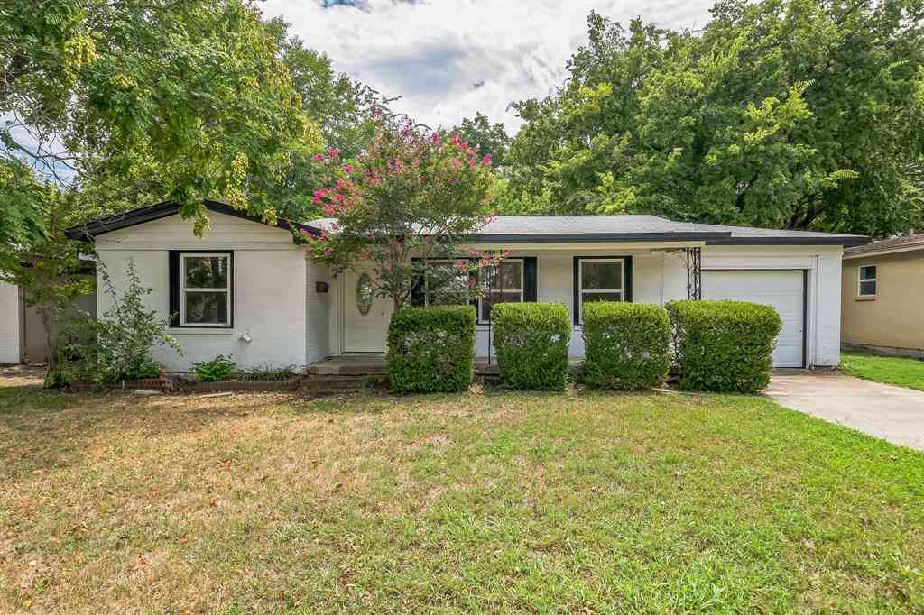 Homes For Sale - 5605 Dennis Avenue<br/> Fort Worth, TX 76114