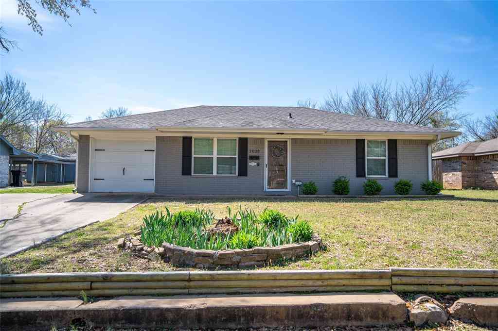 Homes For Sale - 2020 Hubbard<br/> Paris, TX 75460