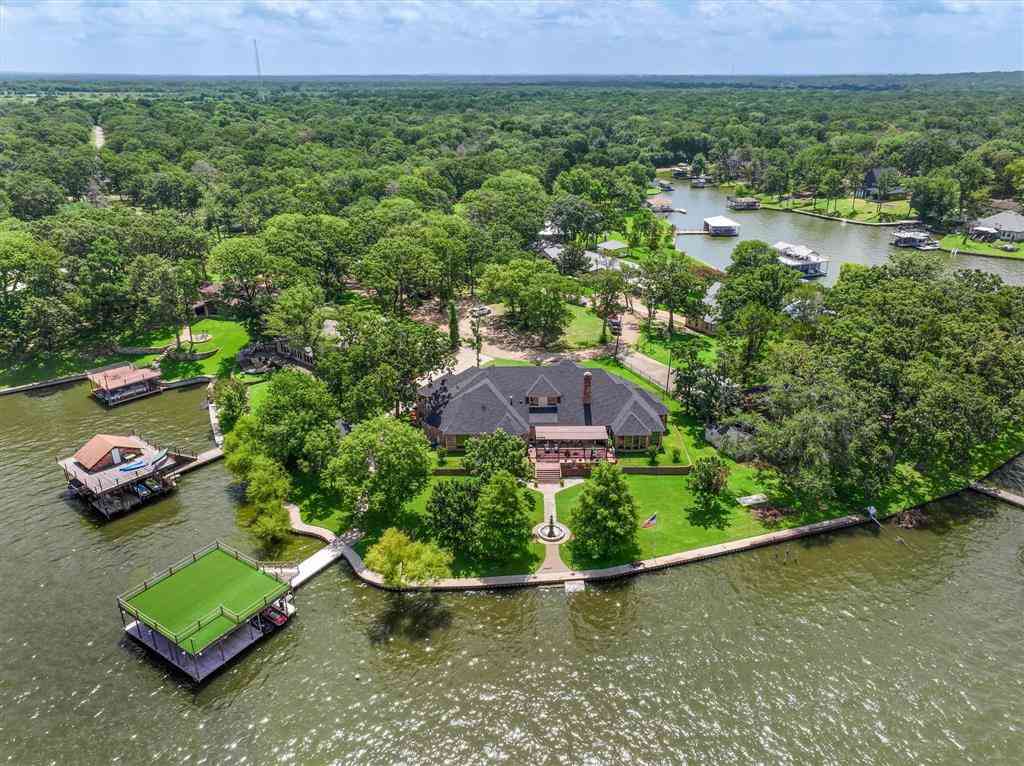 Homes For Sale - 106 Lynne Circle<br/> Mabank, TX 75156