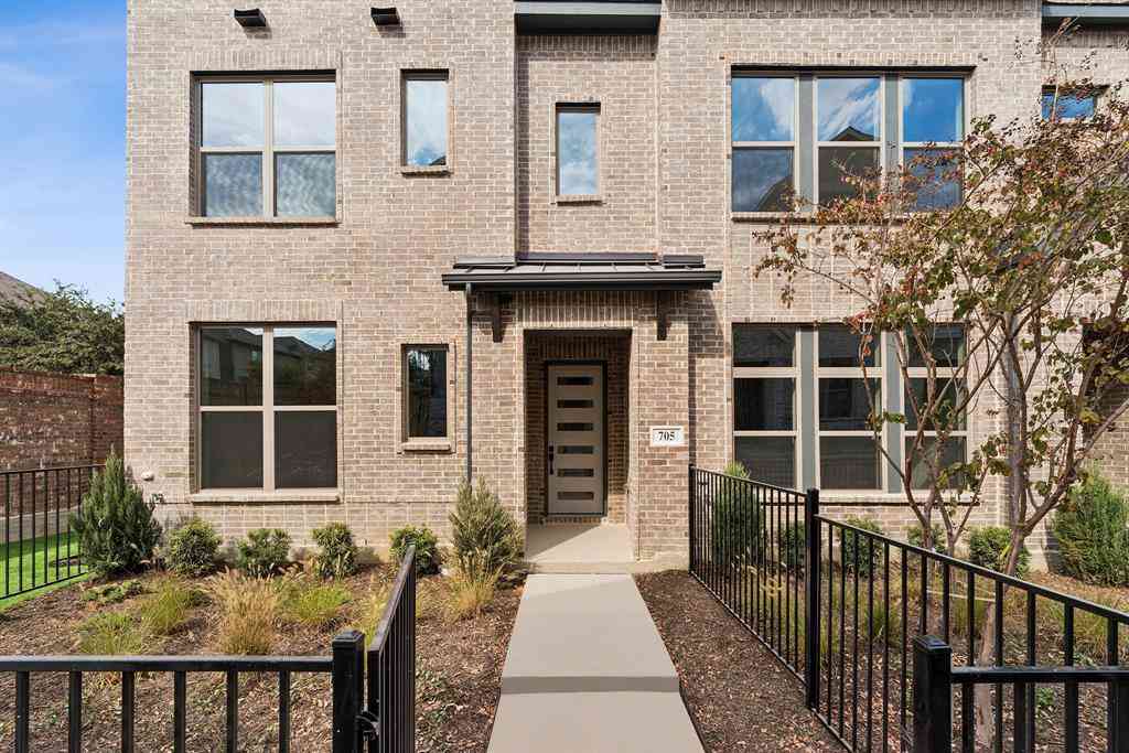 Townhouse For Sale - 4839 Fuller Court #705<br/> Irving, TX 75038