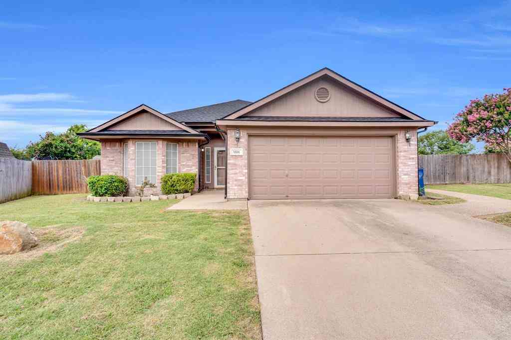 Homes For Sale - 1006 Darren Drive<br/> Burleson, TX 76028