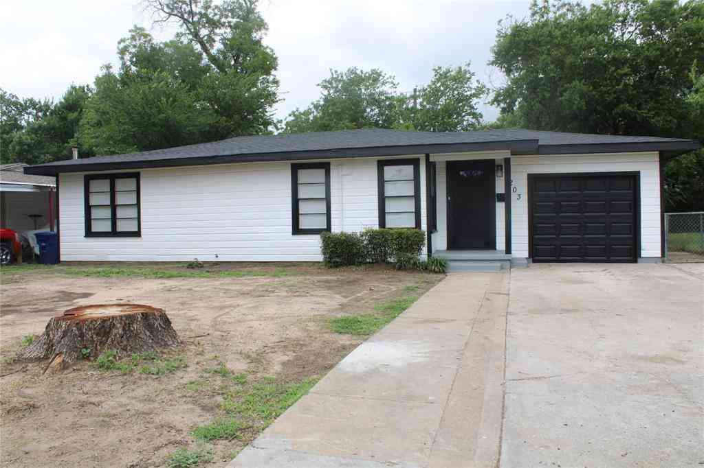 Homes For Sale - 2203 Southside Dr<br/> Brownwood, TX 76801