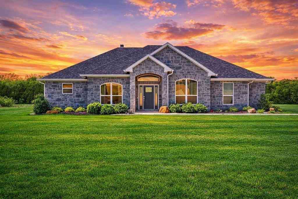 Homes For Sale - 1680 Highland Drive<br/> Whitney, TX 76692