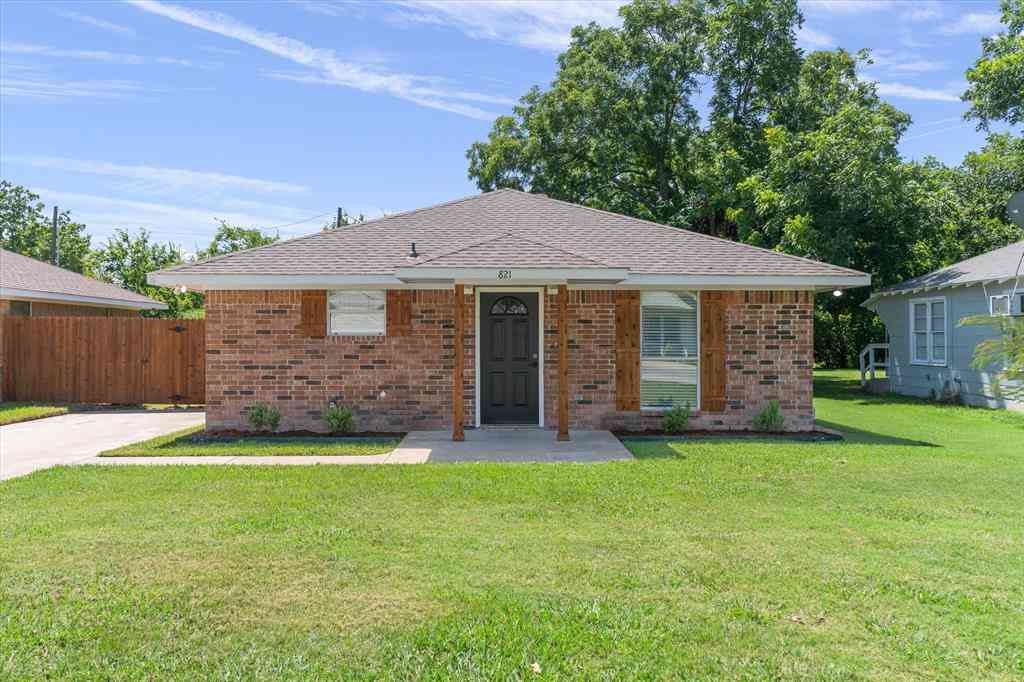 Homes For Sale - 821 Gibbard Avenue<br/> Wills Point, TX 75169