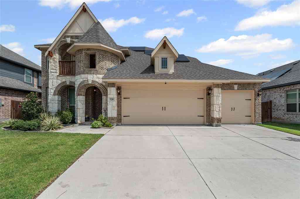 Homes For Sale - 520 Ridgewater Trail<br/> Fort Worth, TX 76131
