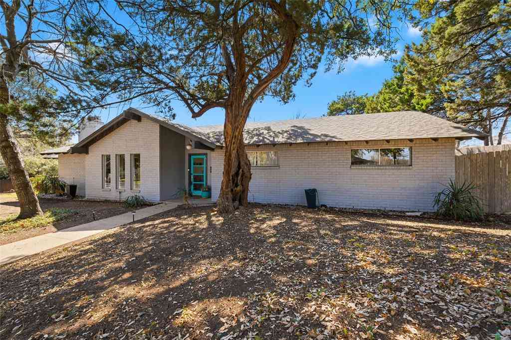 Homes For Sale - 2724 Wooded Acres Drive<br/> Waco, TX 76710