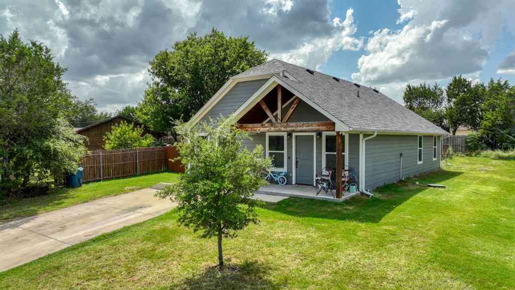 Homes For Sale - 2806 San Gabriel Drive<br/> Granbury, TX 76048