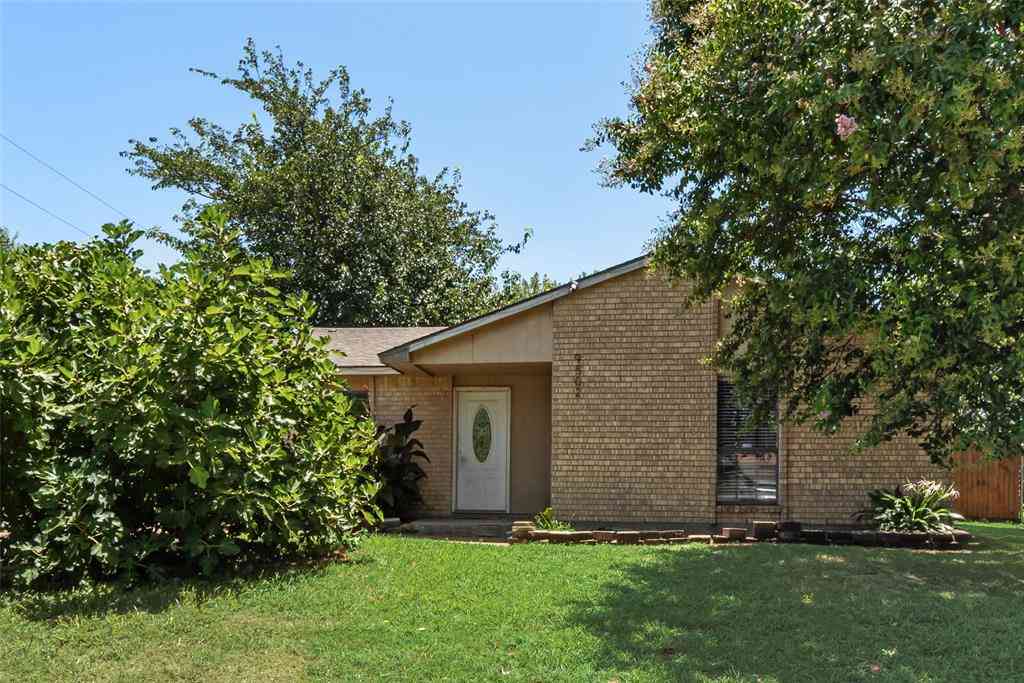 Homes For Sale - 9502 Zelkova Circle<br/> Dallas, TX 75249