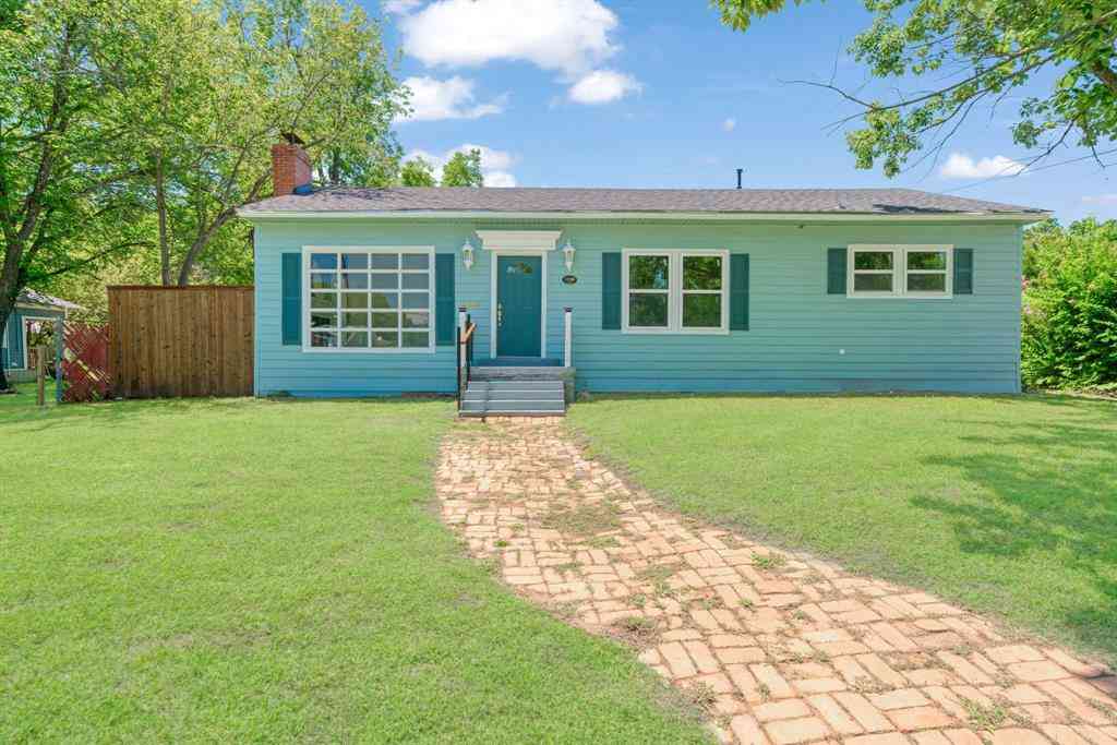 Homes For Sale - 1100 Pine Bluff<br/> Paris, TX 75460