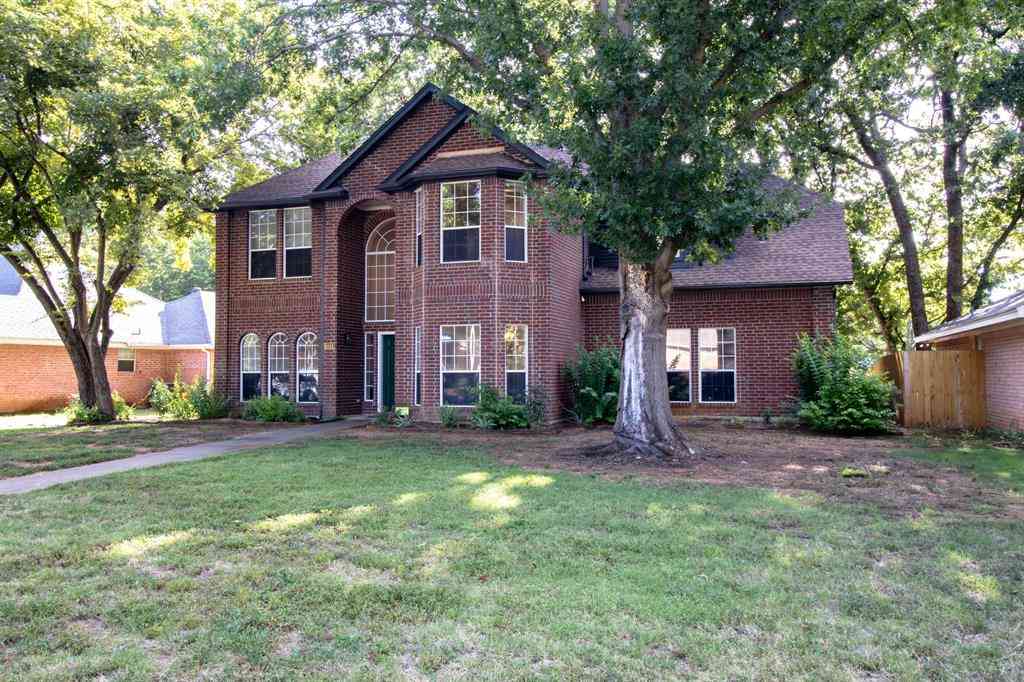 Homes For Sale - 6101 Copperfield Drive<br/> Arlington, TX 76001